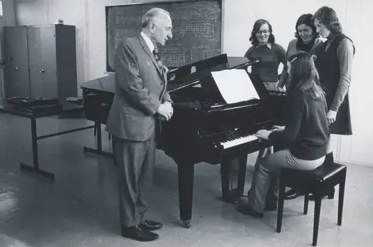 How Hard is it to Learn Piano on Your Own? We give you some insights!