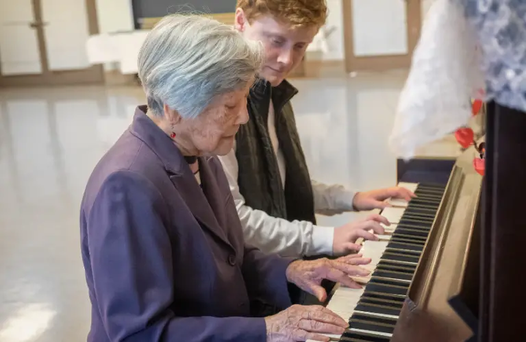benefits of playing piano for seniors